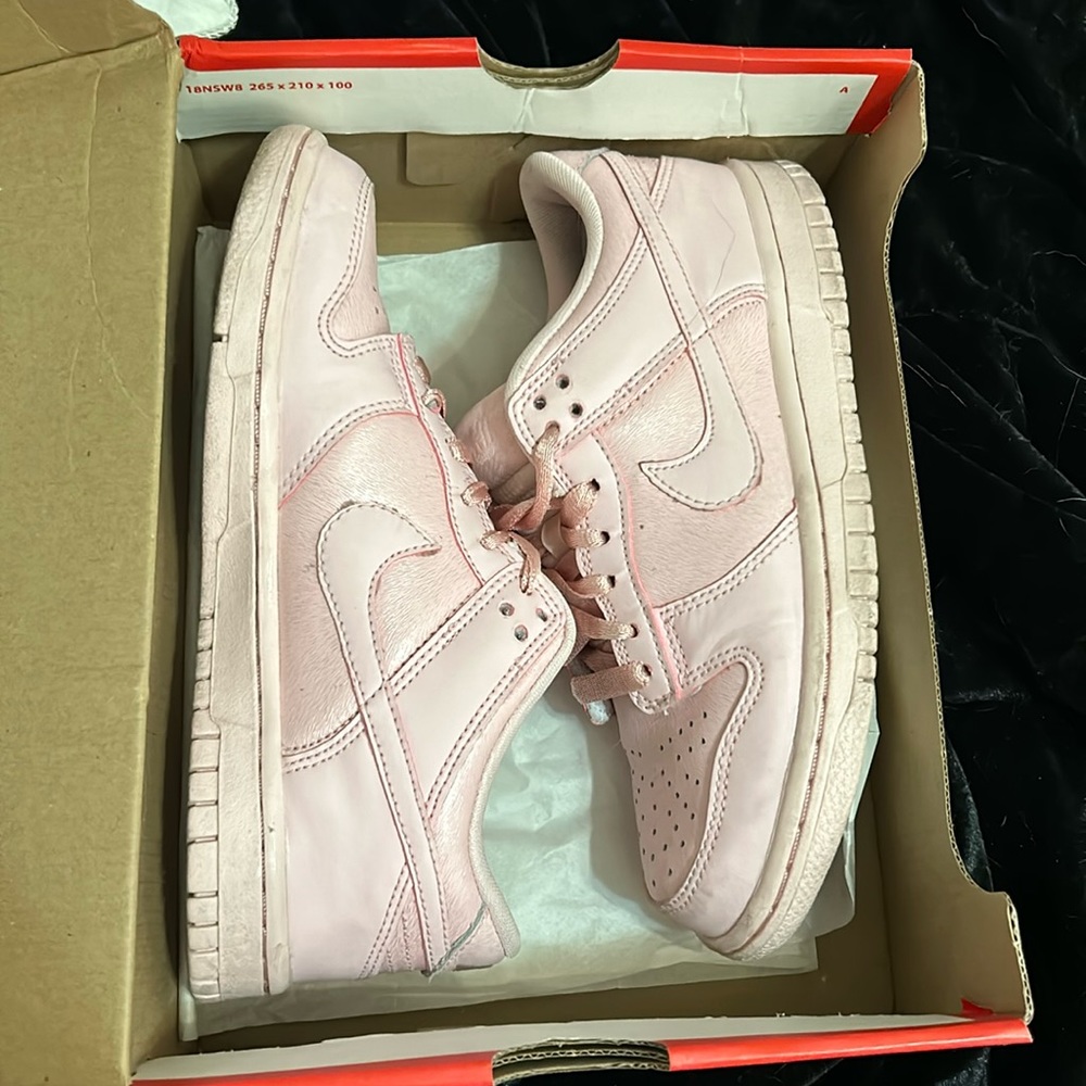 Pink Nike Dunk Low SE